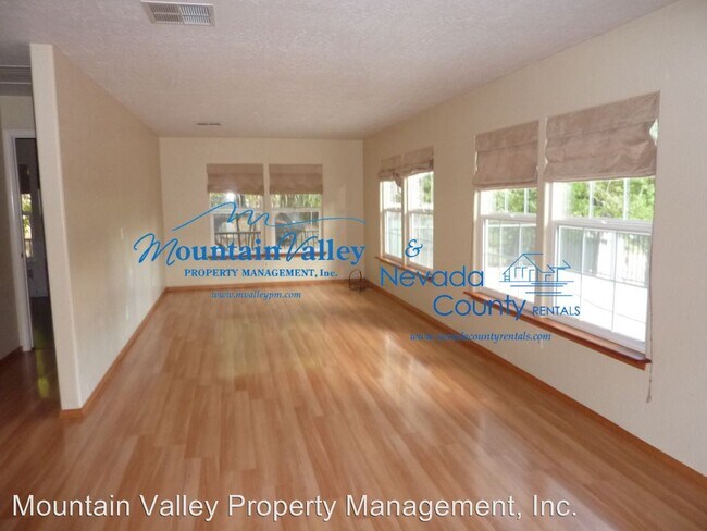 Building Photo - 14325-14327 N Bloomfield Rd
