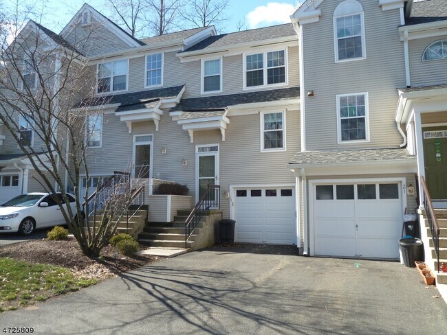 Building Photo - 19 Rushmore Ln