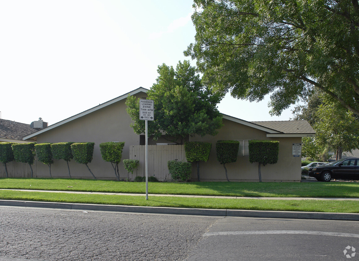 Primary Photo - 5236 E Lowe Ave