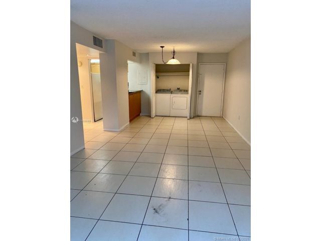 Building Photo - 8810 Fontainebleau Blvd