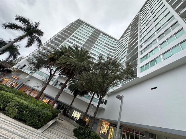 Foto del edificio - 7135 Collins Ave