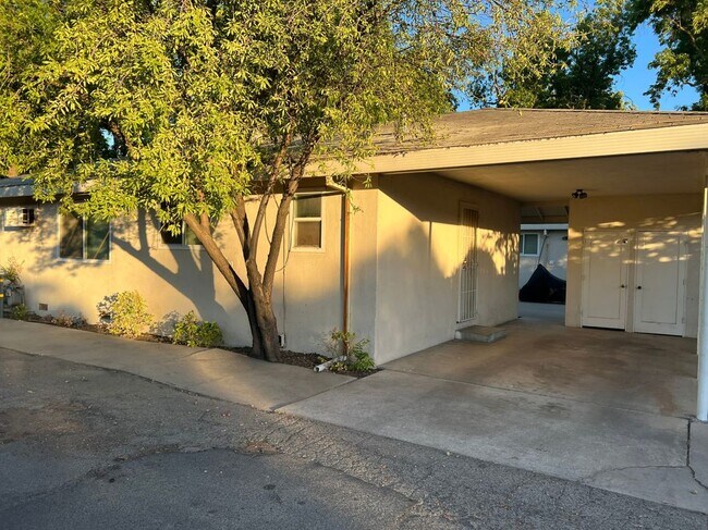 Foto del edificio - 1517 Tully Rd