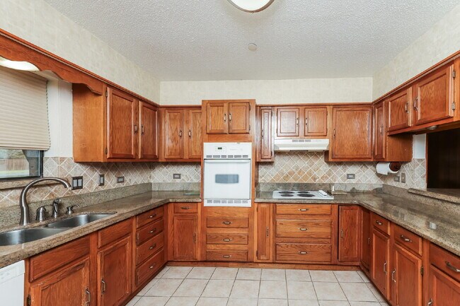 Photo - 534 Aspendale Dr Apartment