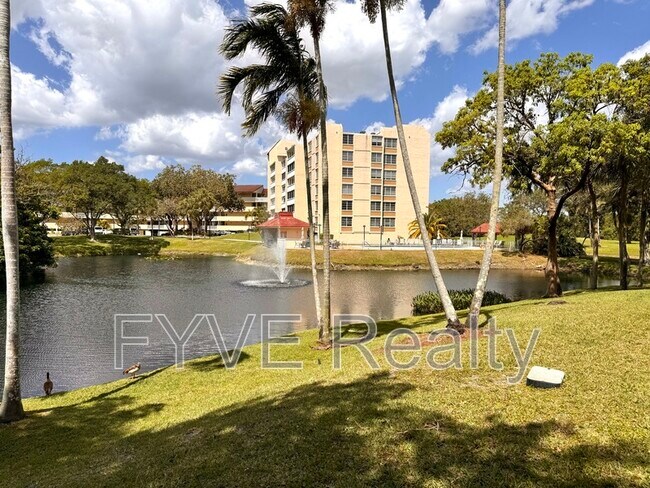 Foto del edificio - 6911 Environ Blvd