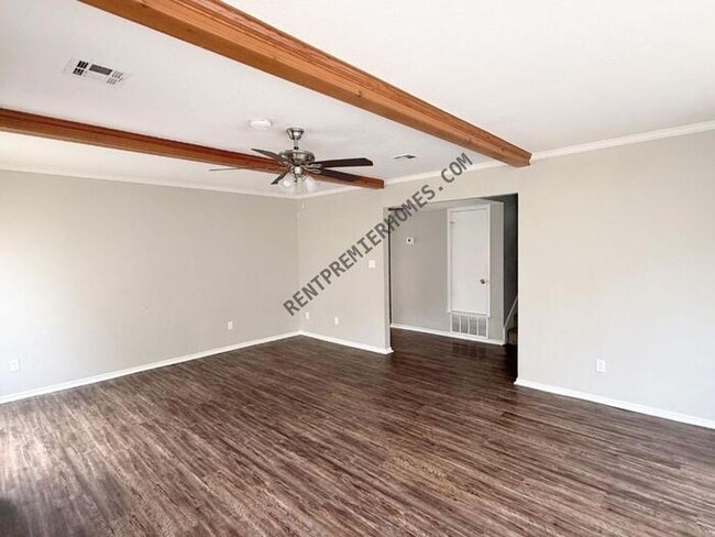 Building Photo - 1110 E 137th Pl