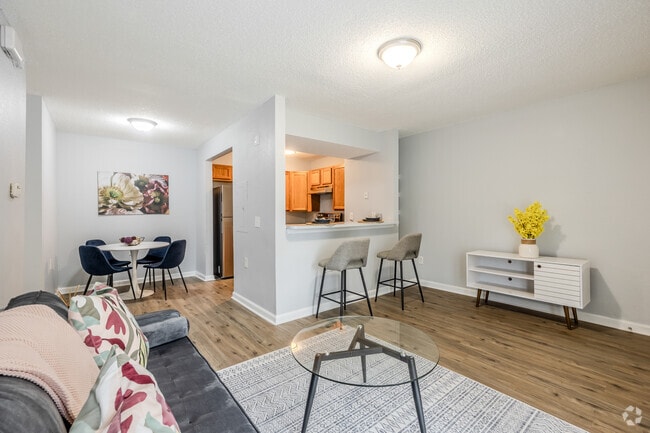 1BR, 1BA - 660SF - Living Room - Clarkston Station