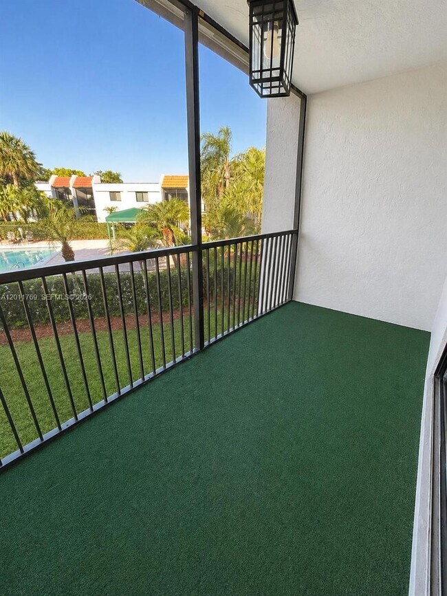 Foto del edificio - 286 Racquet Club Rd