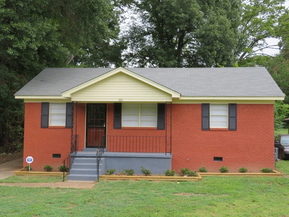 Primary Photo - 226 Delta Rd
