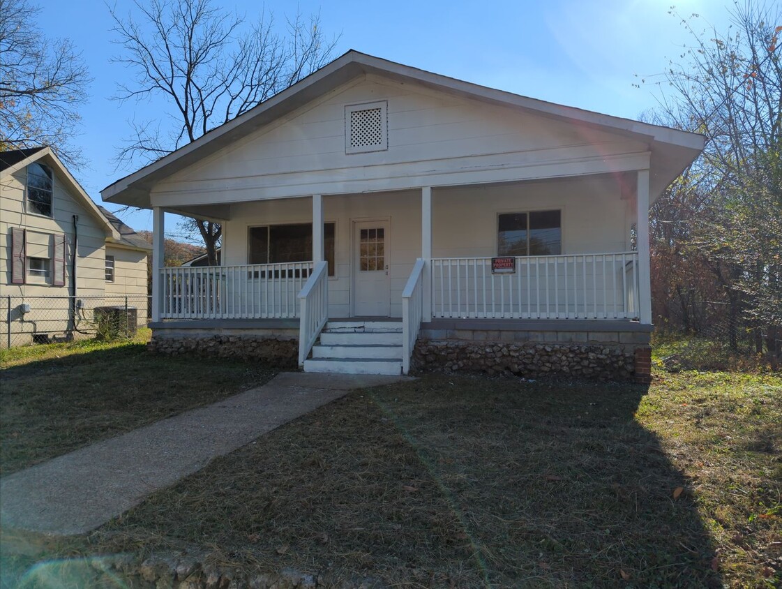 Primary Photo - Rossville House Available