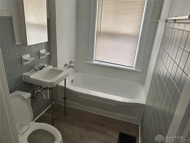 Building Photo - 11 Grove Ave