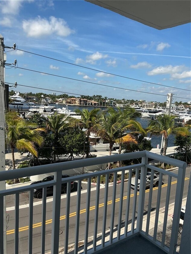 Primary Photo - 200 S Birch Rd