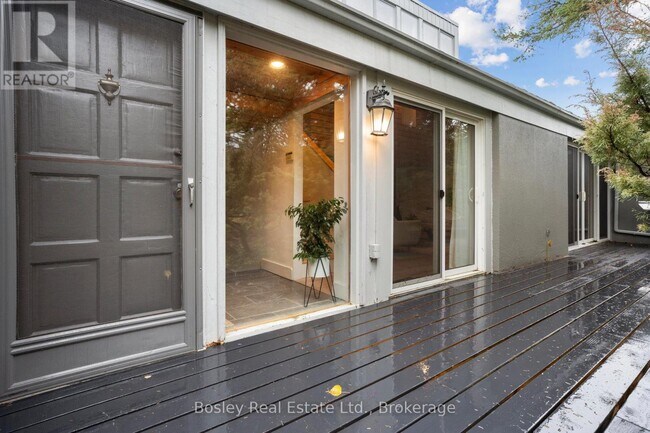 Photo du bâtiment - 101 St Moritz Crescent