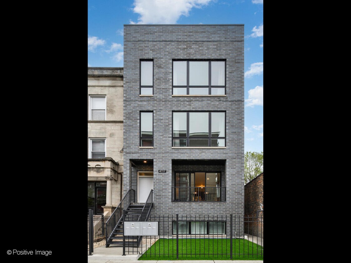 Foto principal - 4119 S Indiana Ave