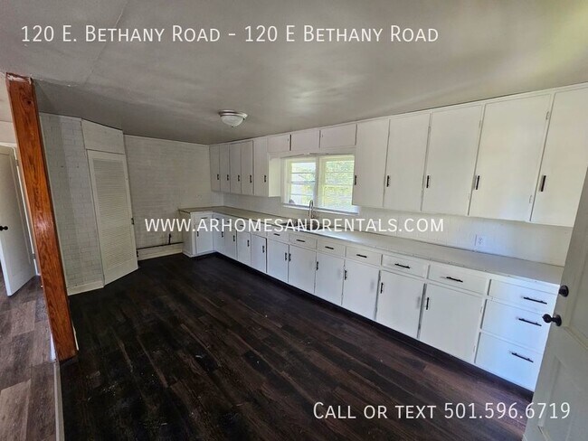 Foto del edificio - 120 E Bethany Rd