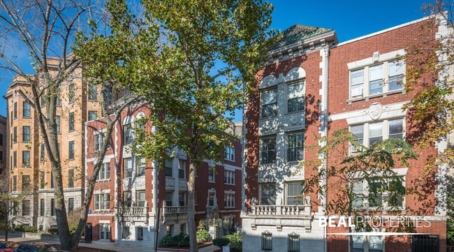 Building Photo - 548 W Surf St