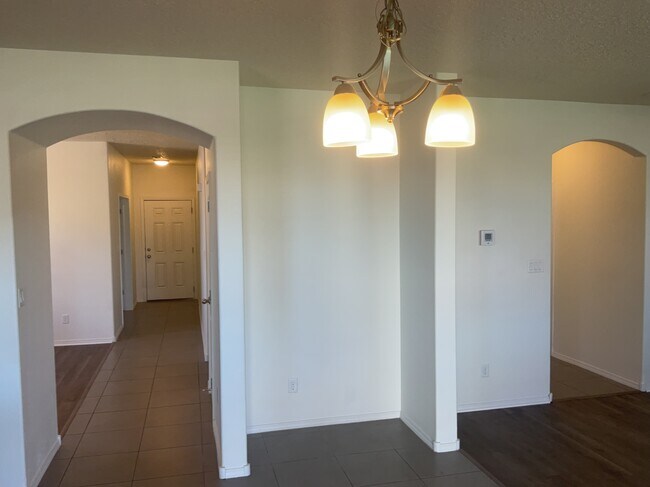 Foto del edificio - 904 Crown Ct NE