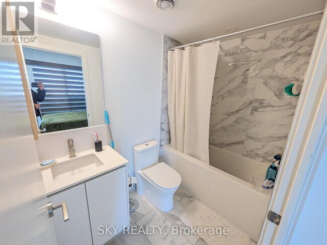 Photo du bâtiment - 1100 Sheppard Ave W