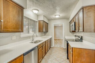 Building Photo - 8403 Quail Burg Ln