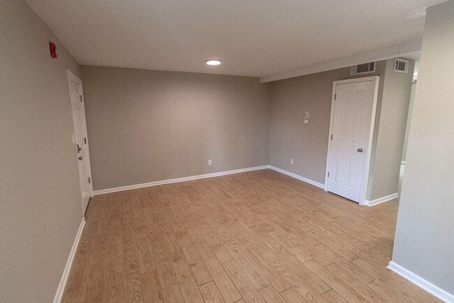 Building Photo - 105 N Garth Ave