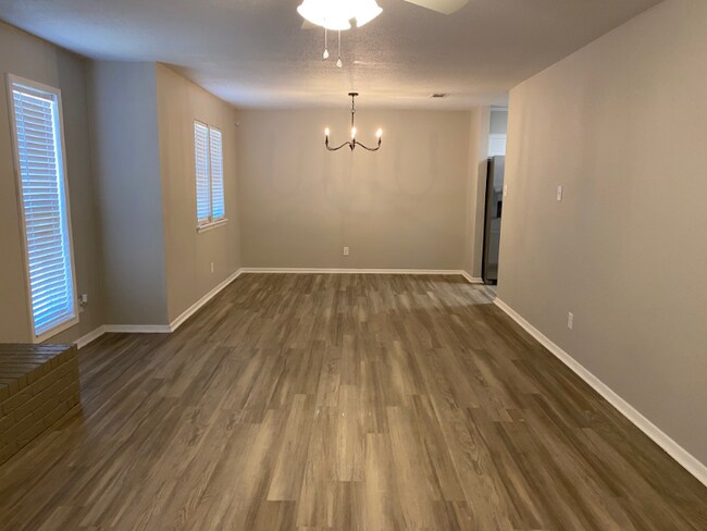 Foto del edificio - 4903 Sanderson Ln