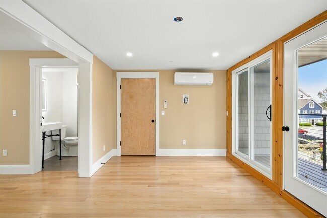 Building Photo - 8 Water St