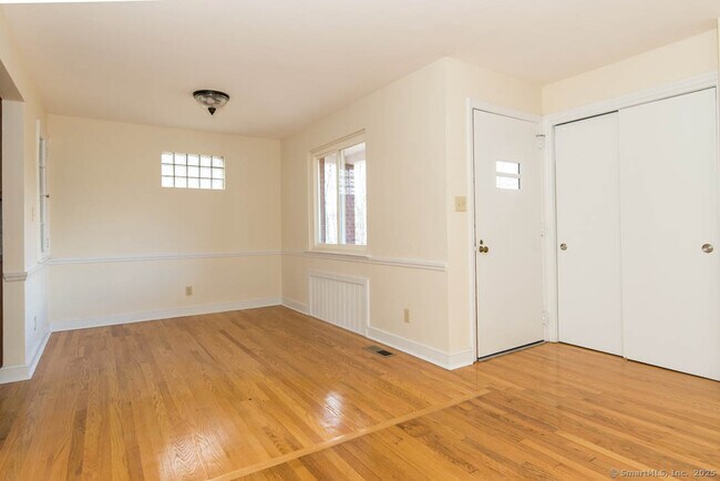 Building Photo - 68 Parsonage St