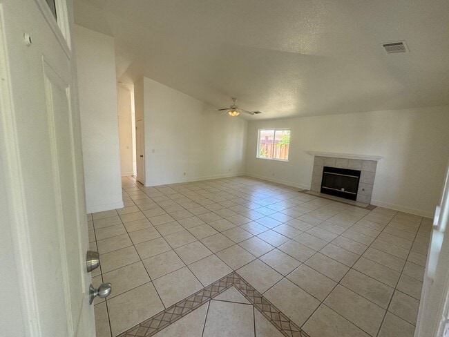 Foto del edificio - 3 bedroom | 2 bathroom | Single family hom...