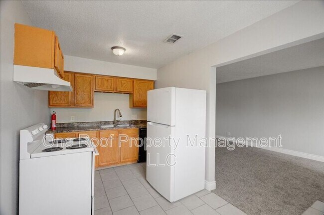 Building Photo - 2000 Chateau Dr