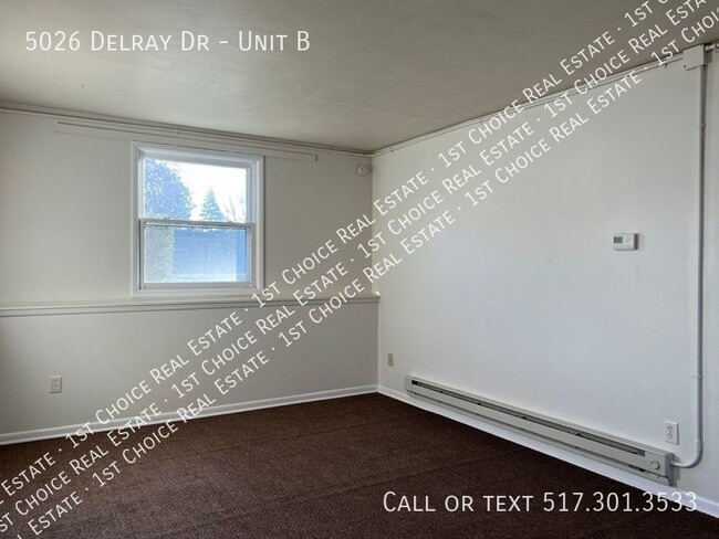 Building Photo - 2-BDR 1-BTH Duplex in Lansing - Cat Friendly
