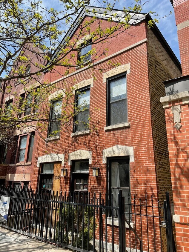 Primary Photo - 2048 W Webster Ave