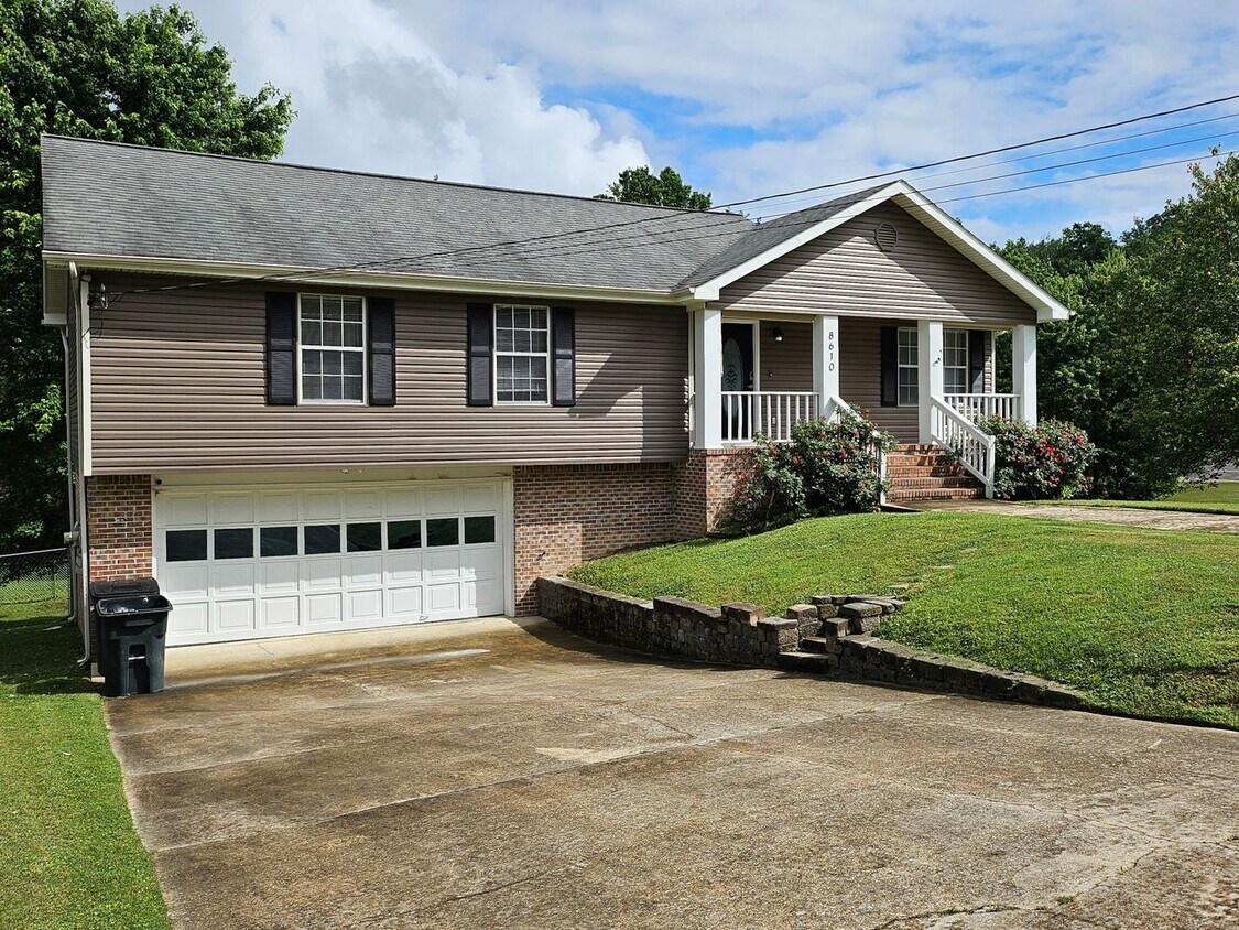 Primary Photo - Spacious 3 Bedroom 2.5 bath in Hixson, TN
