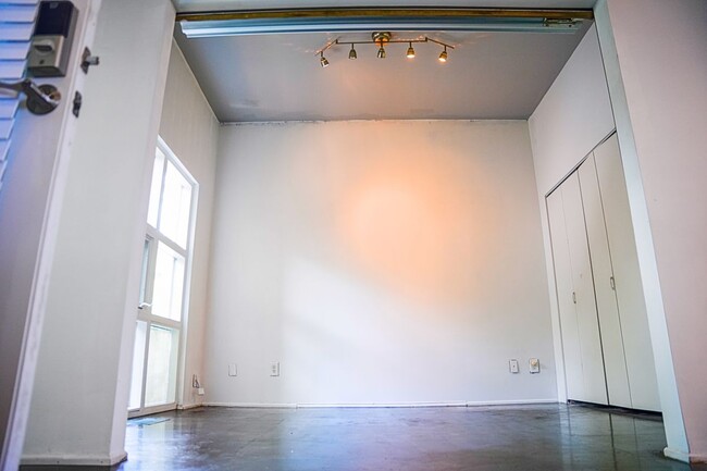 Foto del edificio - 1024 Hemphill Ave NW