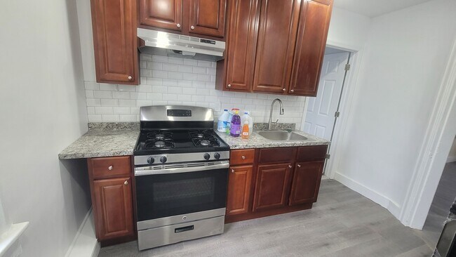 Kitchen - 10 Sherman Ave