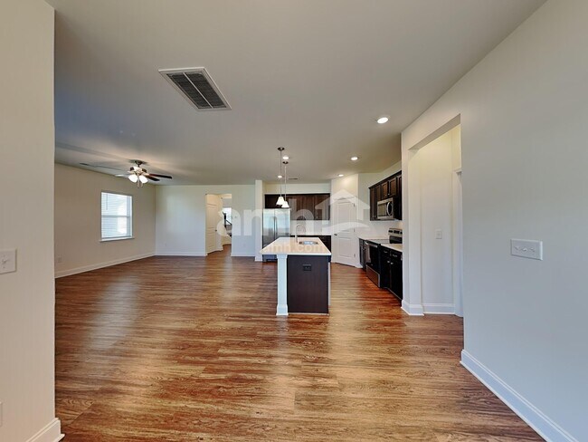 Building Photo - 106 Larragan Dr