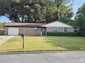 Building Photo - 2724 Whitney Dr N