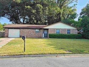 Building Photo - 2724 Whitney Dr N