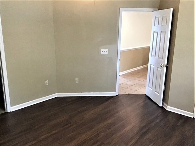 Building Photo - 1006 Greenob Dr