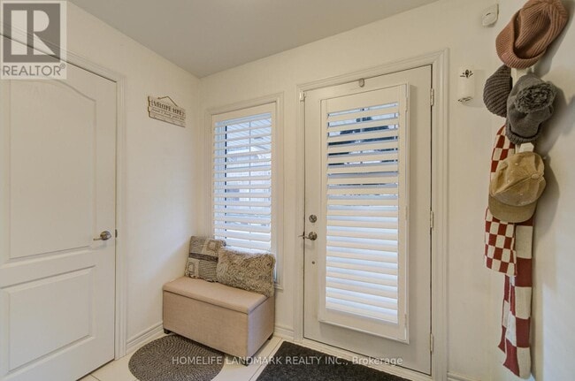 Building Photo - 2435 Greenwich Dr