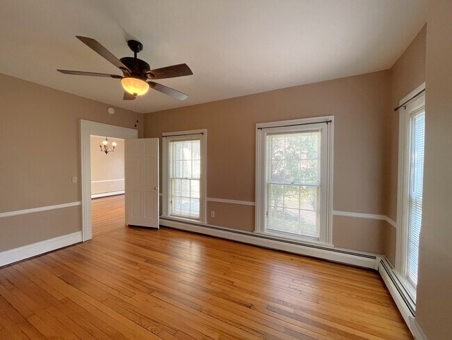 Dormitorio principal - 609 W Water St