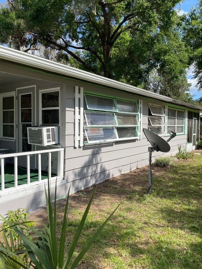 Building Photo - 1313 N Paul Dr