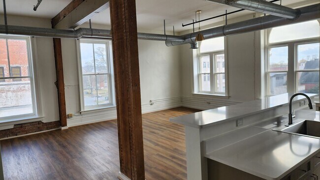 Foto del edificio - Flowers Building Condominiums Convenient To Downtown!!