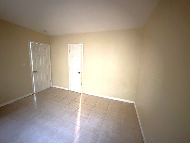 Foto del edificio - 148 NW 40th Ct