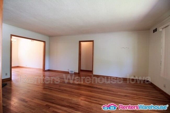 Building Photo - 417 44th St