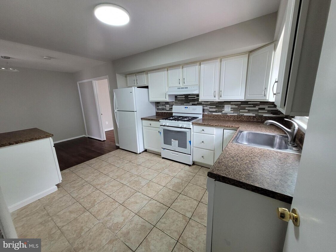 Primary Photo - 1043 Welsh Dr
