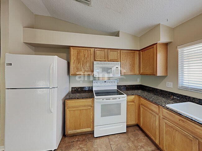 Foto del edificio - 30949 Midtown Ct