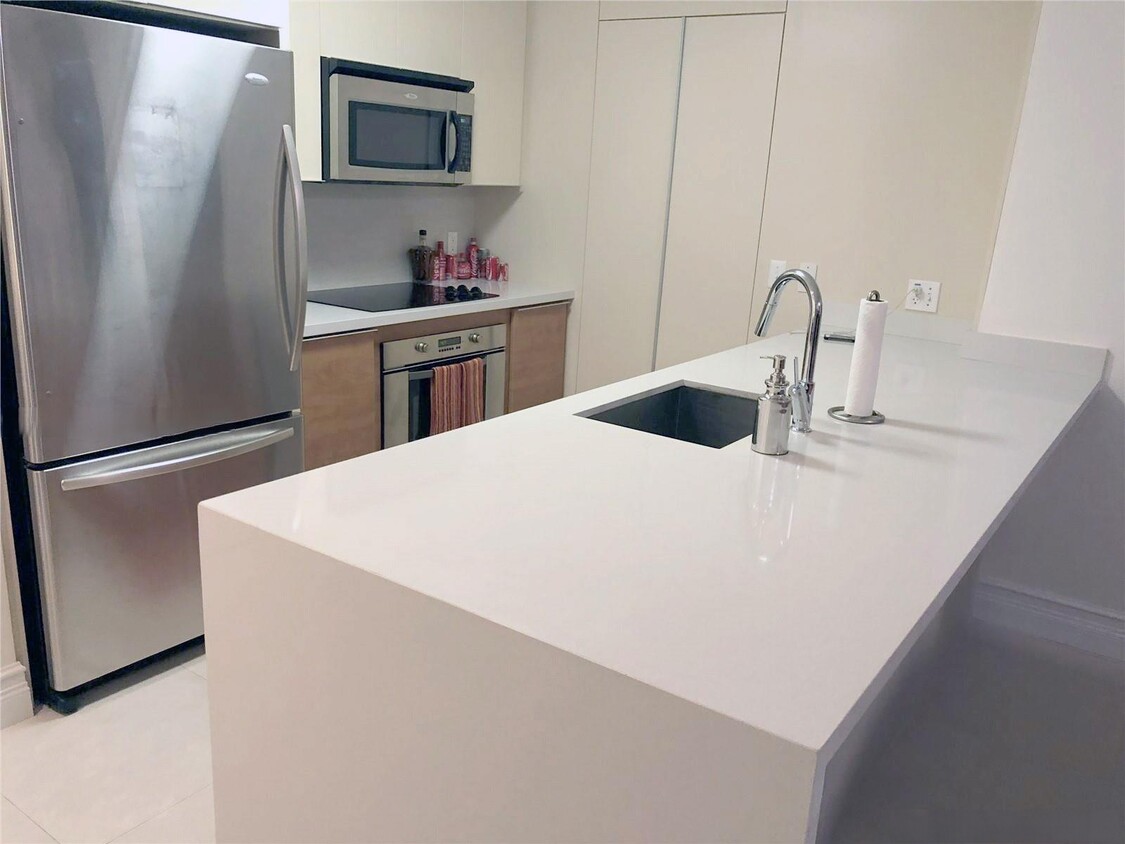 Foto principal - 300 S Biscayne Blvd
