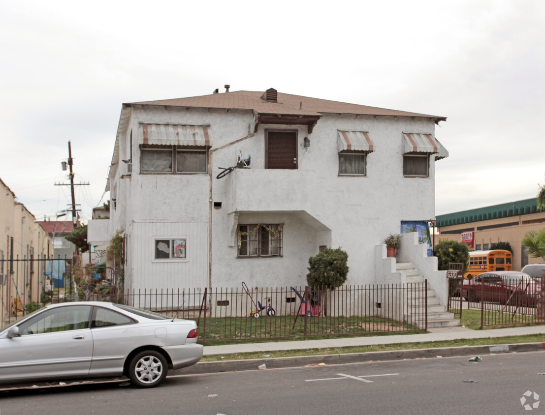 Building Photo - 2907 E Gage Ave