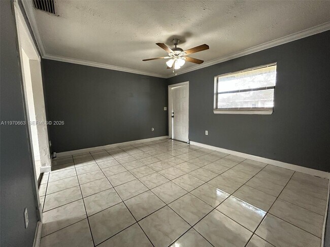 Foto del edificio - 2401 NW 15th St