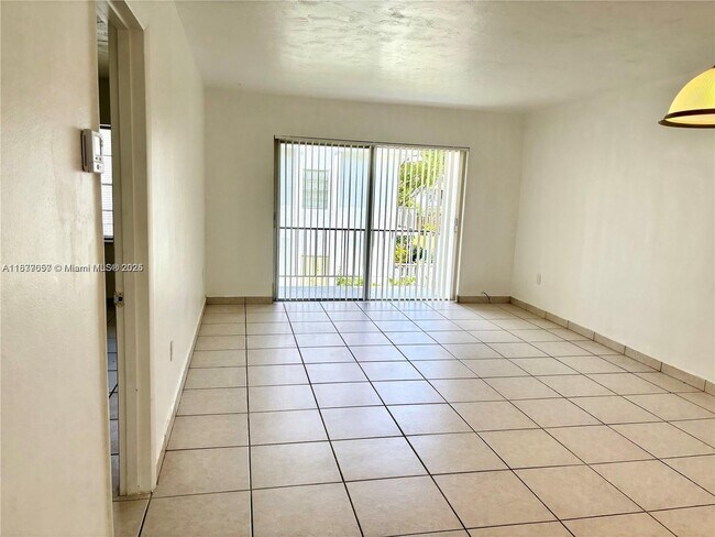 Foto del edificio - 9651 SW 77th Ave
