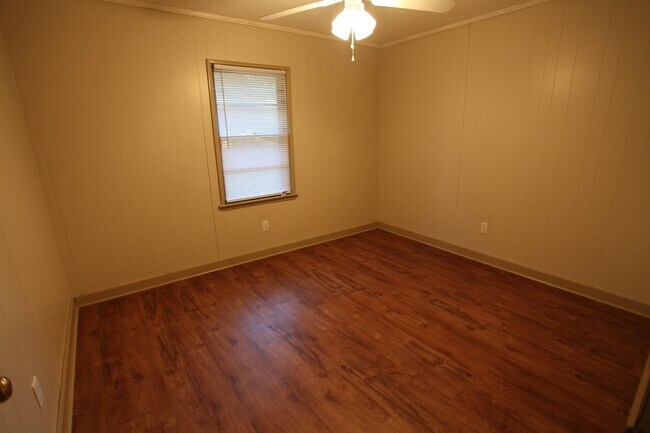 Foto del edificio - McKinley Ave Available August 2024!